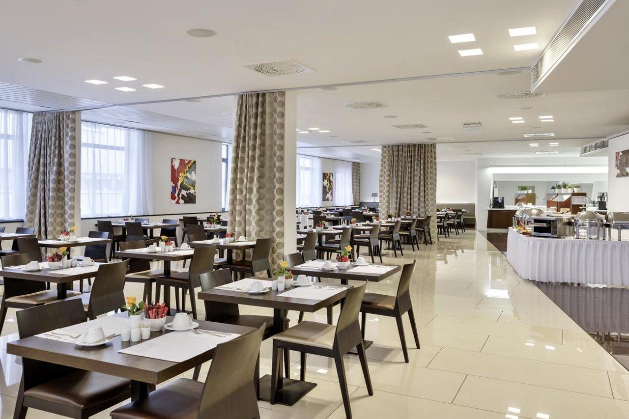 Ac Hotel By Marriott Bratislava Old Town Bagian luar foto