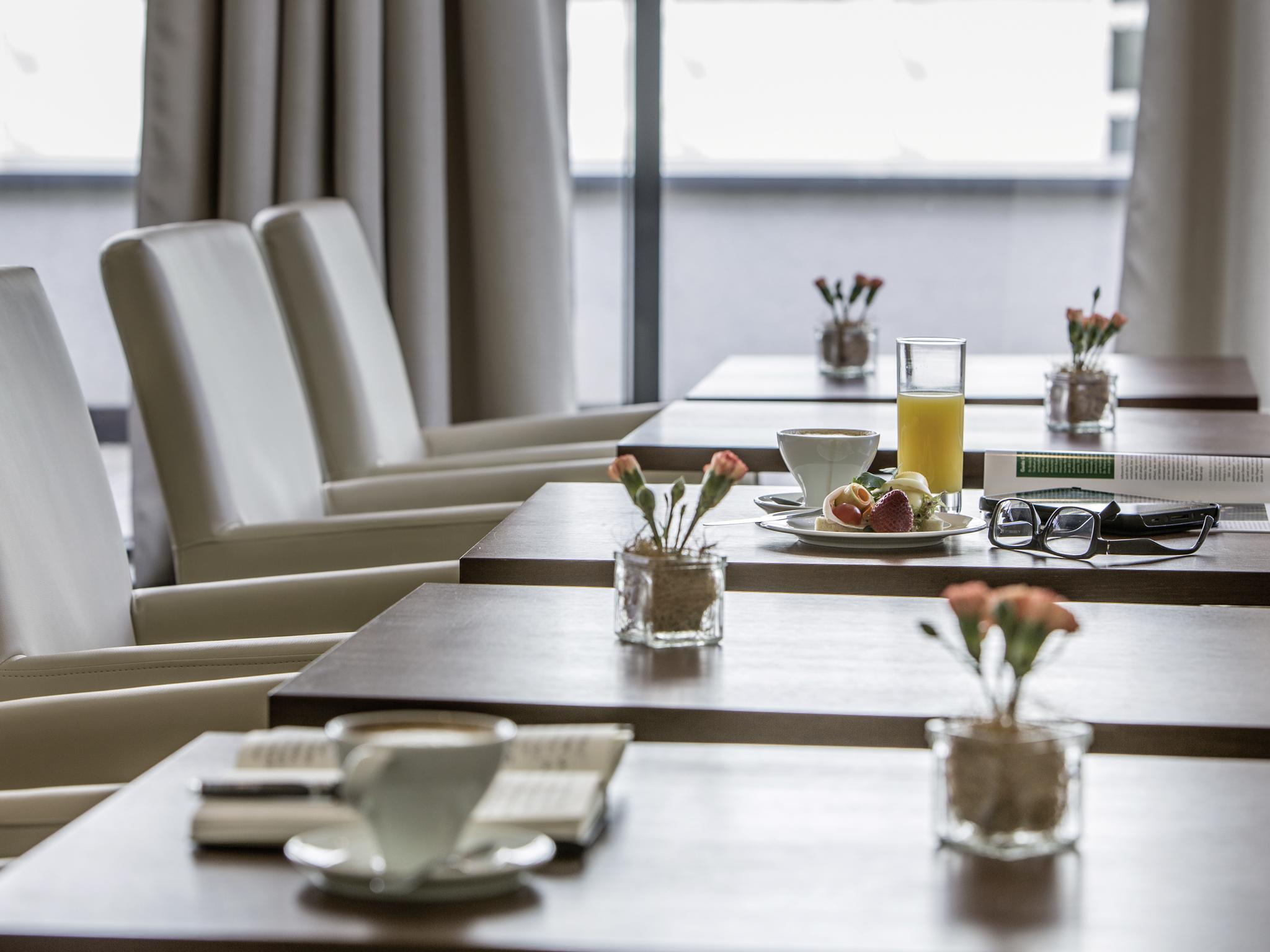 Ac Hotel By Marriott Bratislava Old Town Bagian luar foto