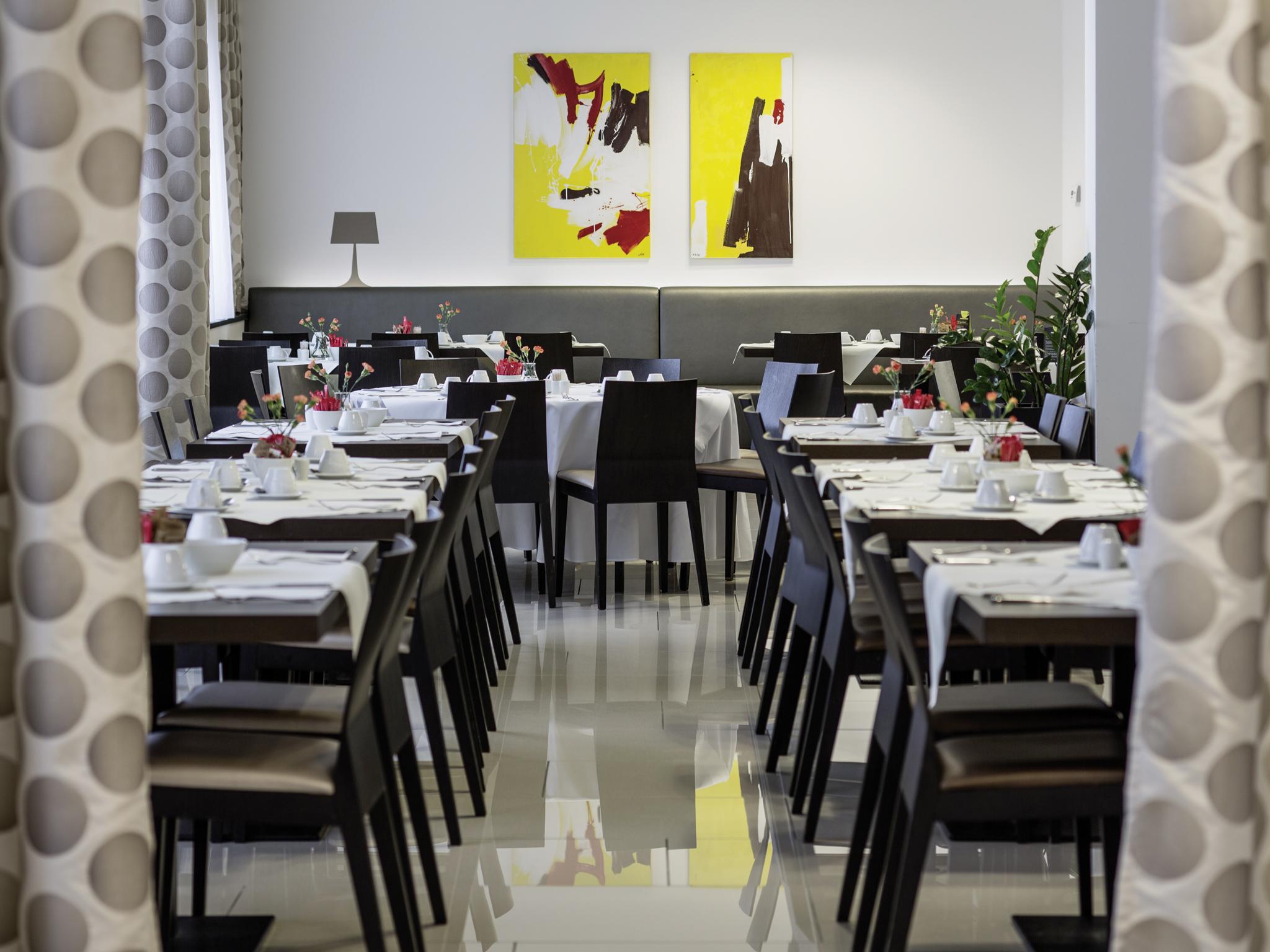Ac Hotel By Marriott Bratislava Old Town Bagian luar foto