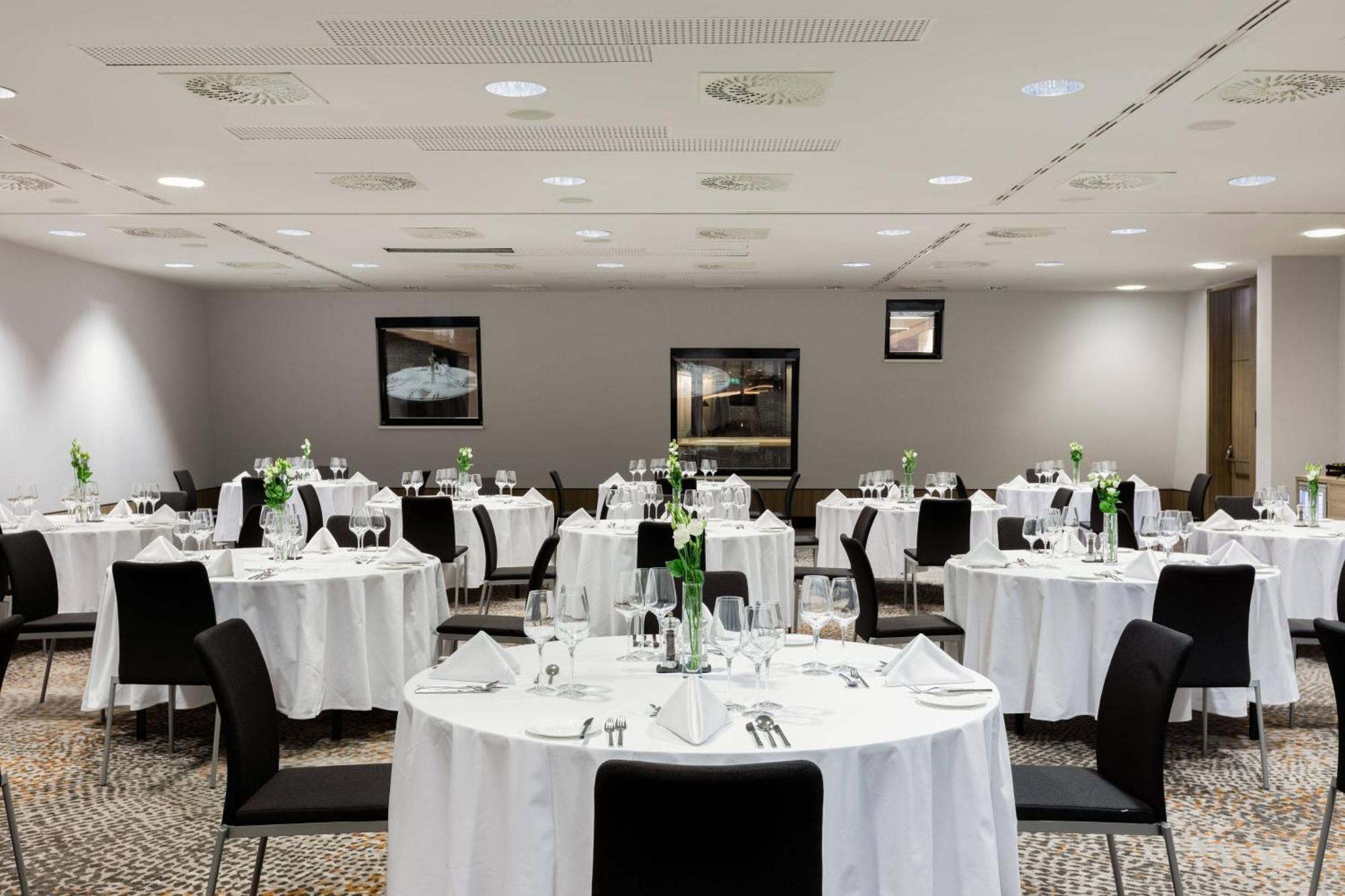 Ac Hotel By Marriott Bratislava Old Town Bagian luar foto