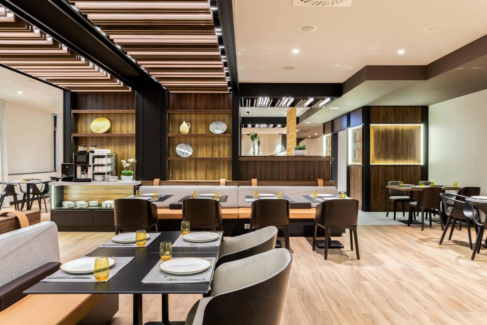 Ac Hotel By Marriott Bratislava Old Town Bagian luar foto